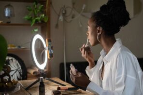 Black woman influencer