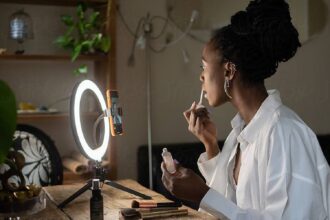 Black woman influencer